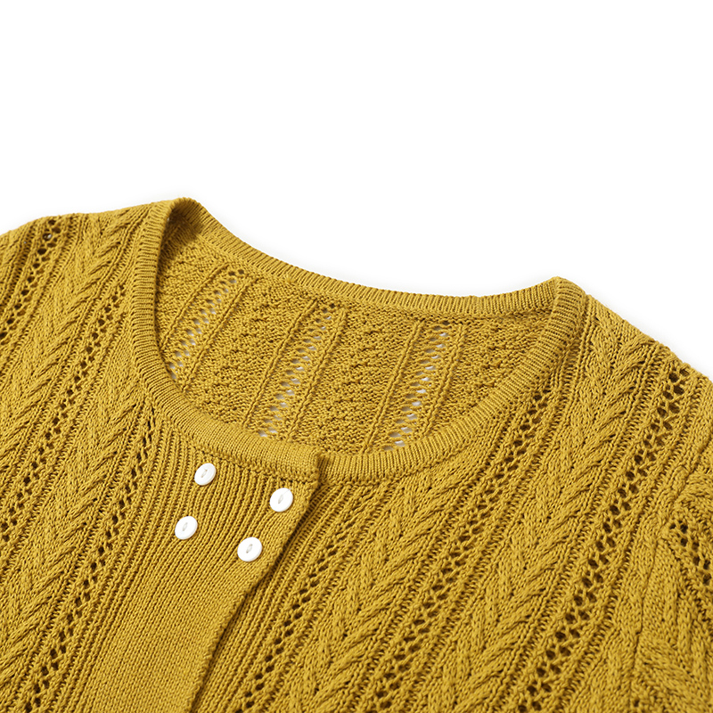 Model wearing Cropped Double-Breasted Cardigan in 100% Cotton – 5GG Silhouette