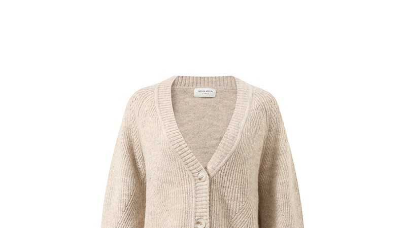Stretch Knitwear OEM Guide: Cropped V-Neck Cardigan Sourcing
